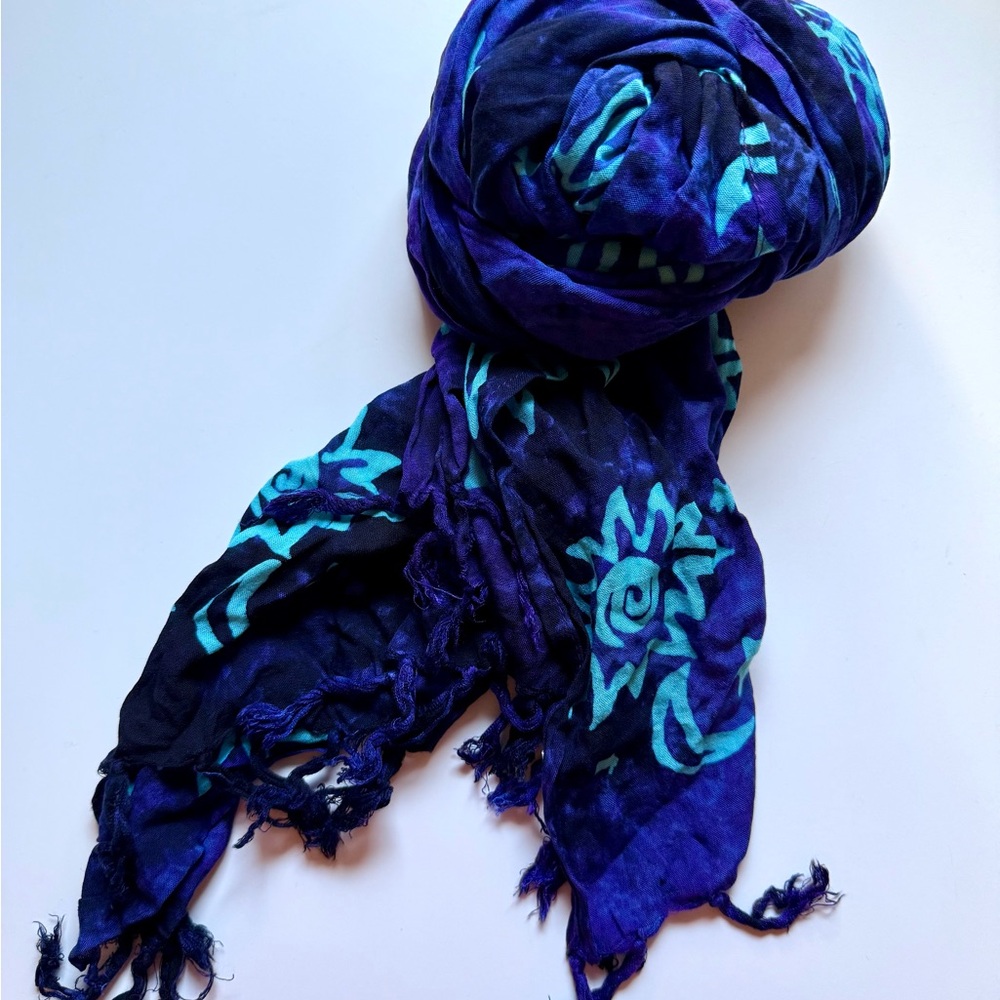 VTG/ Blue and Teal Tie Dye Sun Patterned Scarf/Sarong
